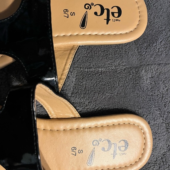 Ladies Flip Flops - Picture 2 of 3